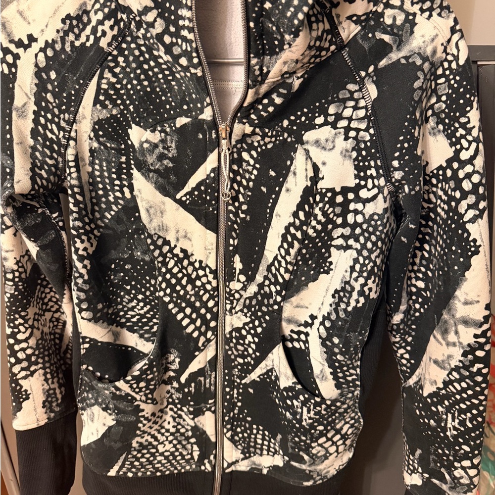 lululemon athletica Black and White Patterned Bomber Jacket. Size 2 or 4.